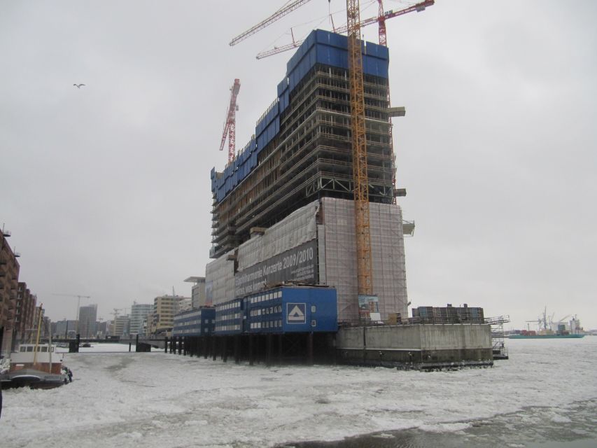 Hamburg: City Tour by Bike with Elbphilharmonie - Old Hamburg through the Gängeviertel and the Brahms memorial