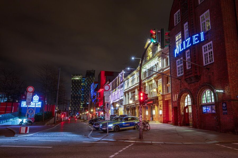 Hamburg Combi: 1,5h Evening Cruise & 2h Reeperbahn Tour - The Beatles connection and Hamburg’s smallest police station