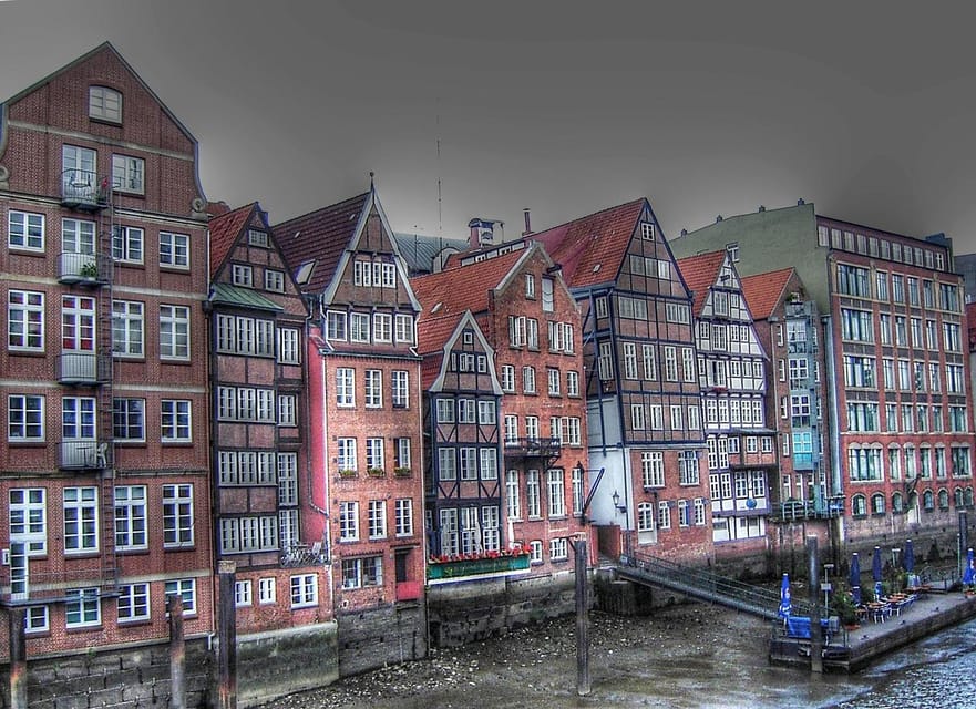 Hamburg: Discover Hamburg from landmark to landmark - From brick warehouses to HafenCity