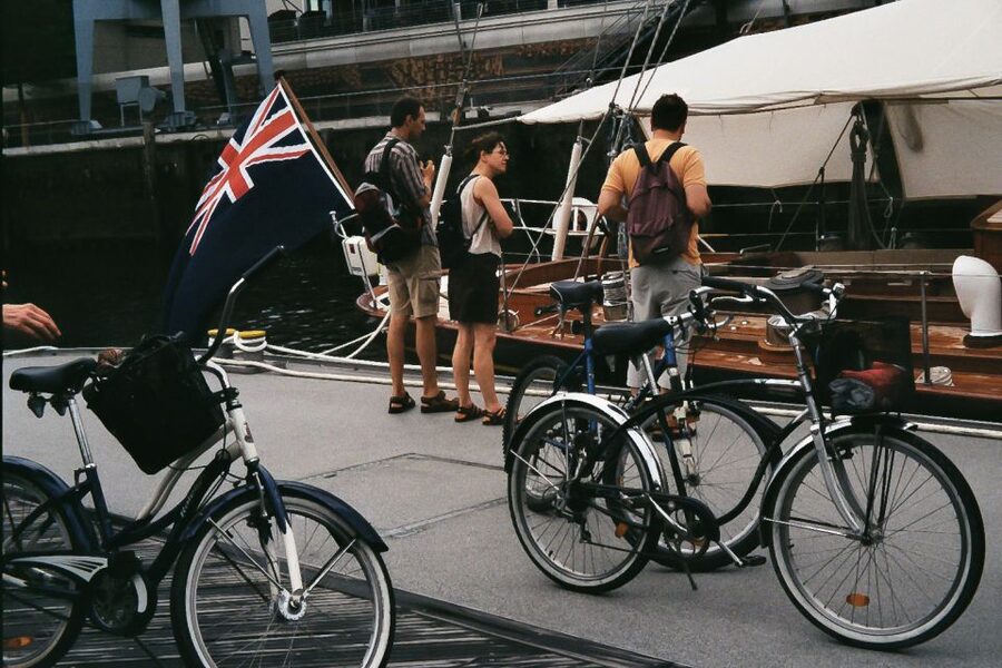 Hamburg: Downtown, Alster & Creative Neighborhoods by Bike - St. Pauli and Hafenstrasse: street life with context