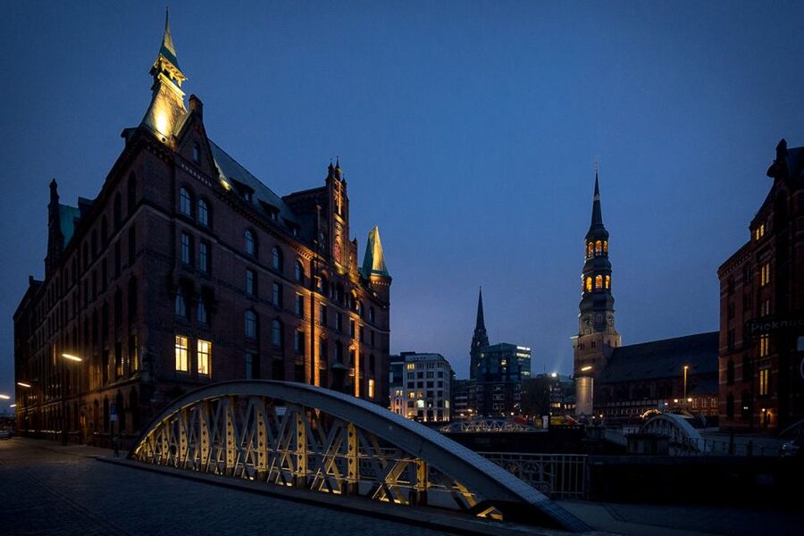 Hamburg: Eerie Speicherstadt Tour - Starting at St. Catherine’s Church