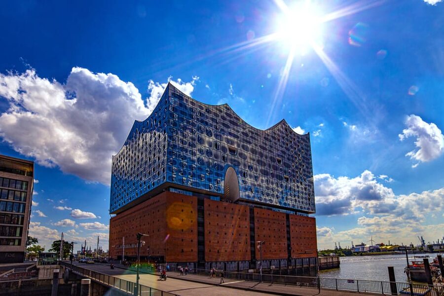 Hamburg: Elbphilharmonie Highlights and Plaza Guided Tour - Starting with Hamburg’s harbor setting