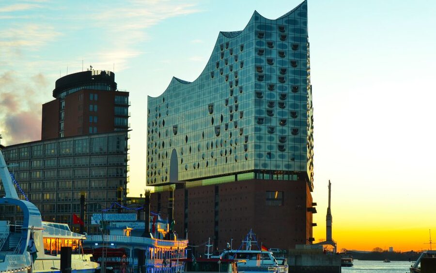 Hamburg: Elbphilharmonie Plaza, Highlights & Surroundings - Harbor Police Station No. 2 and the old port setting