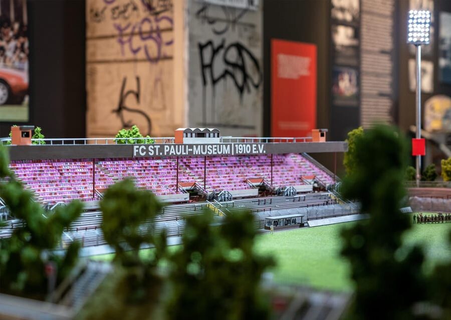 Hamburg: FC ST. PAULI-MUSEUM Entrance Ticket - The video room brings Millerntor into the museum