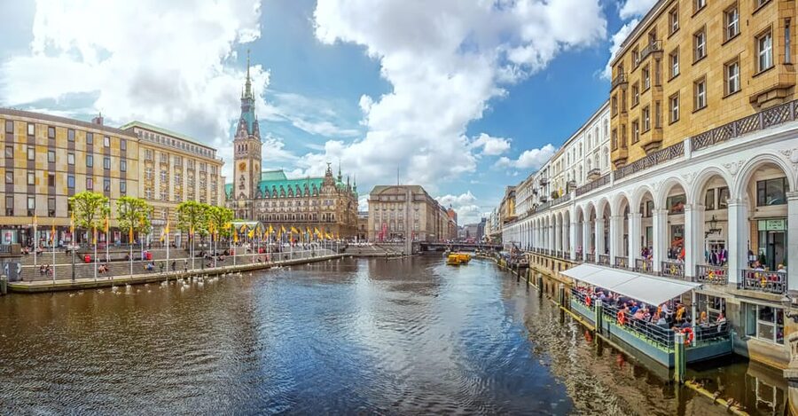 Hamburg: Guided Bike Tour - Why a bicycle is a smart way to see Hamburg