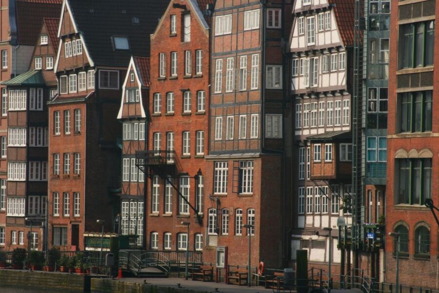 Hamburg: Guided Port Walk for Families - Landungsbrücken and the Elbe views