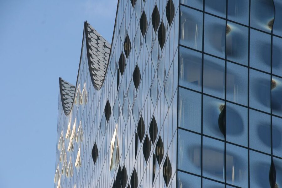 Hamburg: Guided Port Walk for Families - Canals, warehouses, and spice trade in Speicherstadt