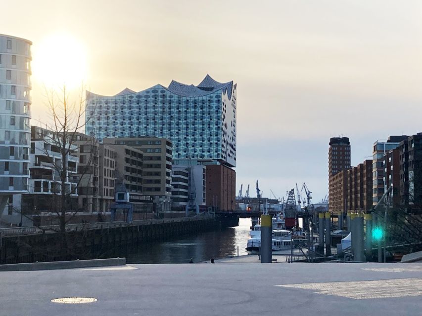 Hamburg: Guided Walking Tour in Danish - Why this Danish walk gives Hamburg a clear shape