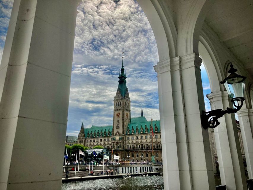 Hamburg: Guided Walking Tour in Danish - Deichstraße and the city shaped by fire