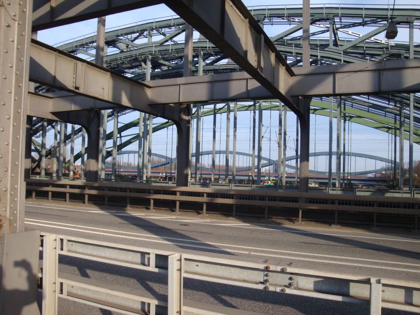 Hamburg Harbor: 3.5-Hour Guided Tour by Bike - Key points at a glance
