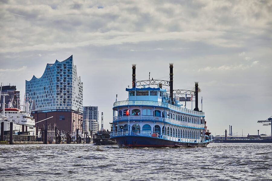 Hamburg: Harbor Cruise and Bus City Hop-On Hop-Off Tour - Who will get the most from this day
