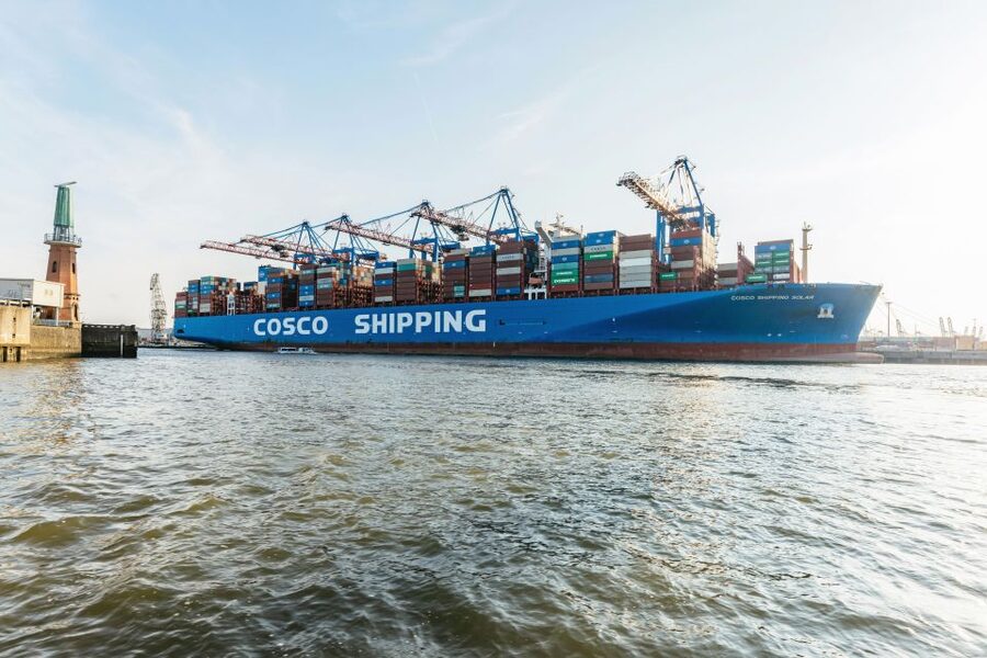 Hamburg: Harbor Cruise with Wine and Cheese - Wine, cheese, and the onboard service