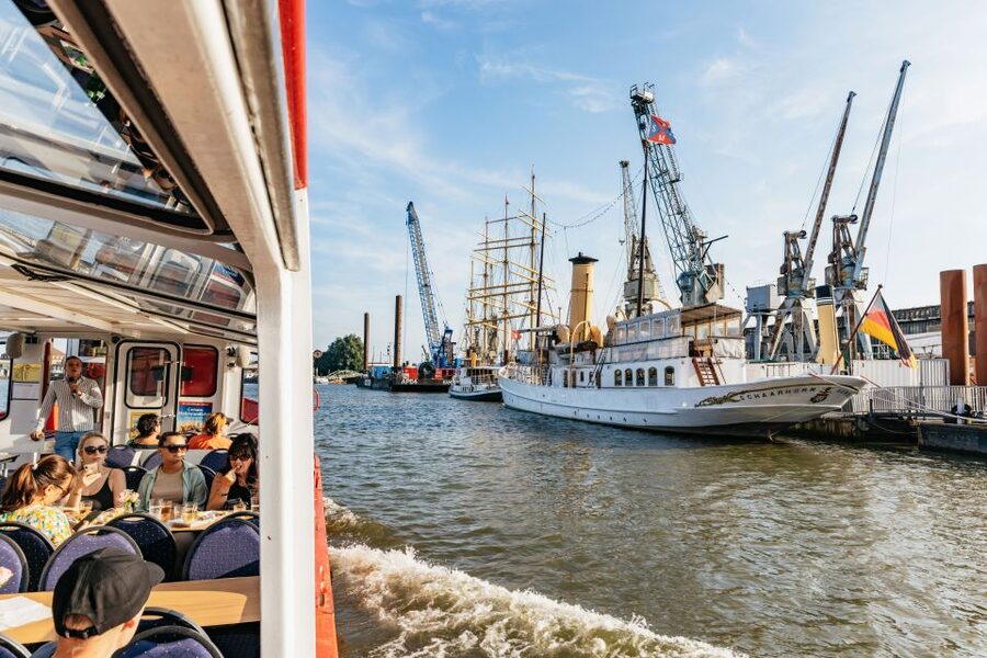 Hamburg: Harbor Cruise with Wine and Cheese - German commentary and the language limitation