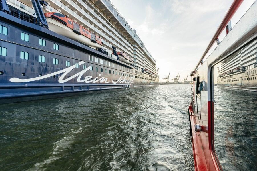 Hamburg: Harbor Cruise with Wine and Cheese - Weather, seating, and practical limits