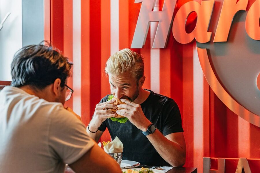 Hamburg: Hard Rock Cafe Skip-the-Line Meal - What Your Two-Hour Visit Looks Like