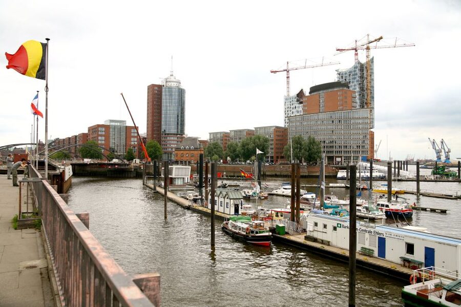 Hamburg: Hop-On Hop-Off Bus City Tour - Line F - St. Pauli Piers and the harbor edge