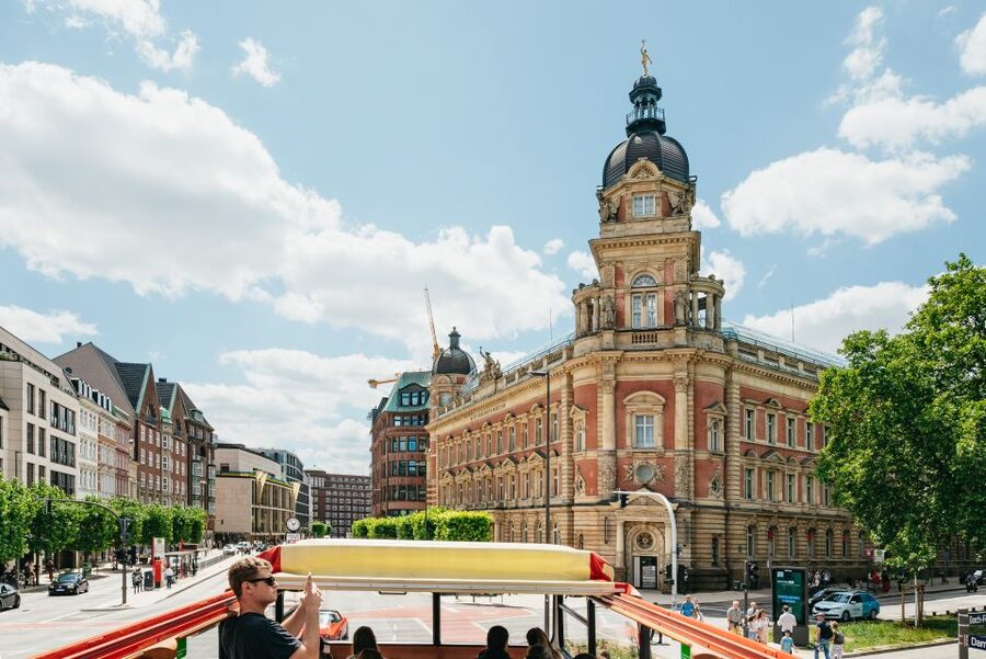 Hamburg: Hop-On Hop-Off Bus with Alster or Harbor Cruise - Elbphilharmonie, HafenCity, and Überseequartier