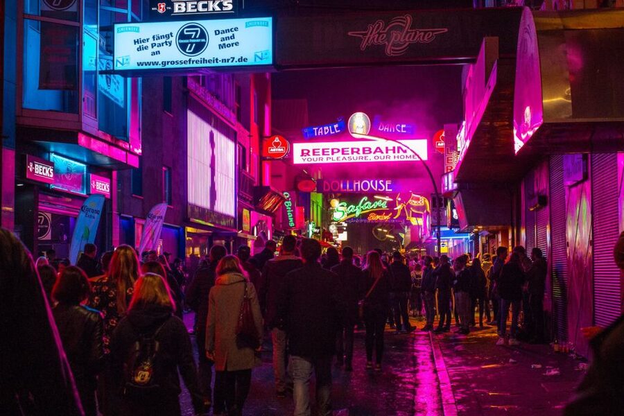 Hamburg: In the Footsteps of "Olivia" Reeperbahn Tour - Starting in St. Pauli and meeting the Reeperbahn
