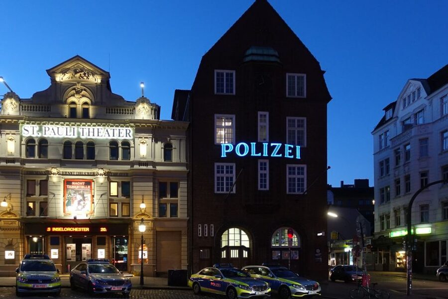 Hamburg: In the Footsteps of "Olivia" Reeperbahn Tour - Davidwache, Herbertstraße, and the limits of sightseeing