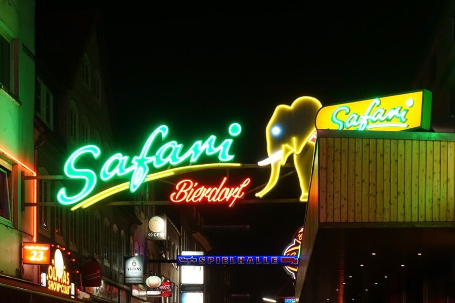 Hamburg: In the Footsteps of "Olivia" Reeperbahn Tour - Beatles Square and Hamburg’s music story