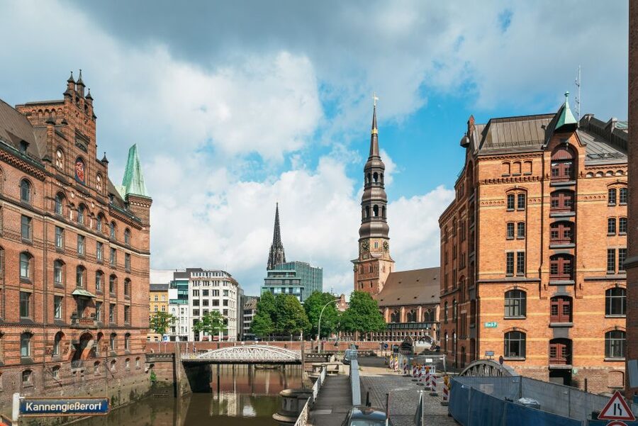 Hamburg: Line A Sightseeing Hop-On Hop-Off Bus Tour - Why Line A works well in Hamburg