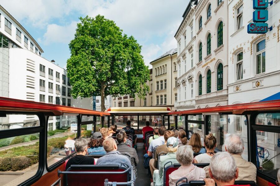 Hamburg: Line A Sightseeing Hop-On Hop-Off Bus Tour - Timing, seasons, and comfort