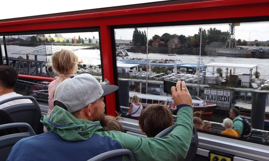 Hamburg: Line C Sightseeing Hop-On Hop-Off Bus Tour - Around the Alster and Jungfernstieg