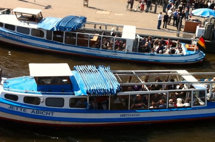 Hamburg: Line C Sightseeing Tour Hop On Hop Off and Harbor Cruise - The Main Weakness: Information at the Stops