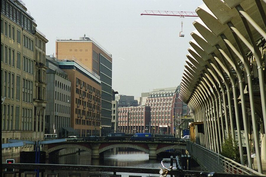 Hamburg: Line F Hop-On Hop-Off Bus and Boat Tour - Rain, timing, and the small snags