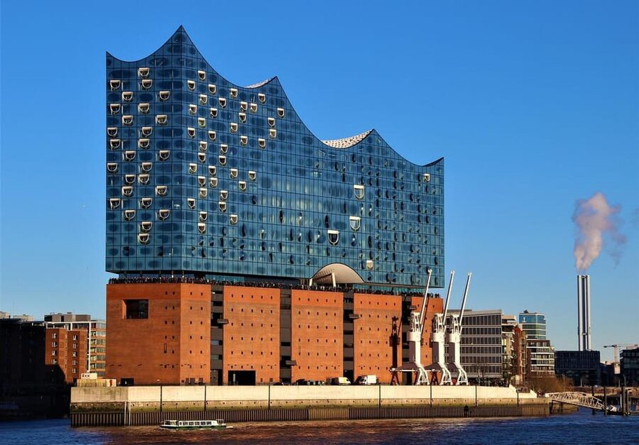 Hamburg : Line G Hop-On Hop-Off Sightseeing Tour - City Hall and the central streets