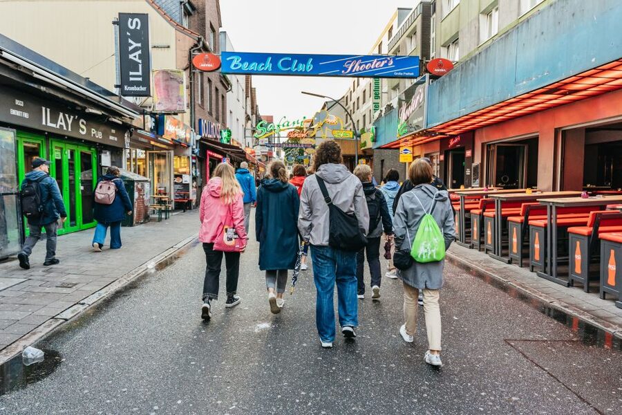 Hamburg: Lust, Luden & Die Große Freiheit Tour - Side streets, backyards, and unwritten rules