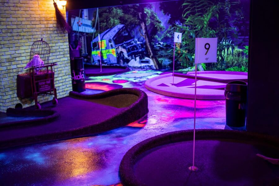 Hamburg: Moviegolf Experience - What playing the artificial turf courses feels like