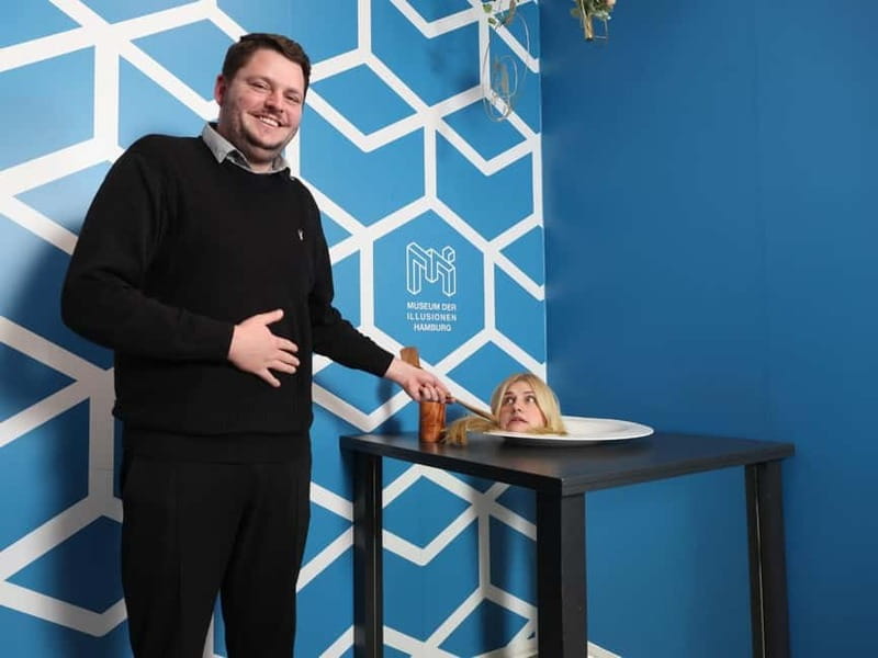 Hamburg: Museum of Illusions Ticket - Start with the optical illusions and changing perspectives