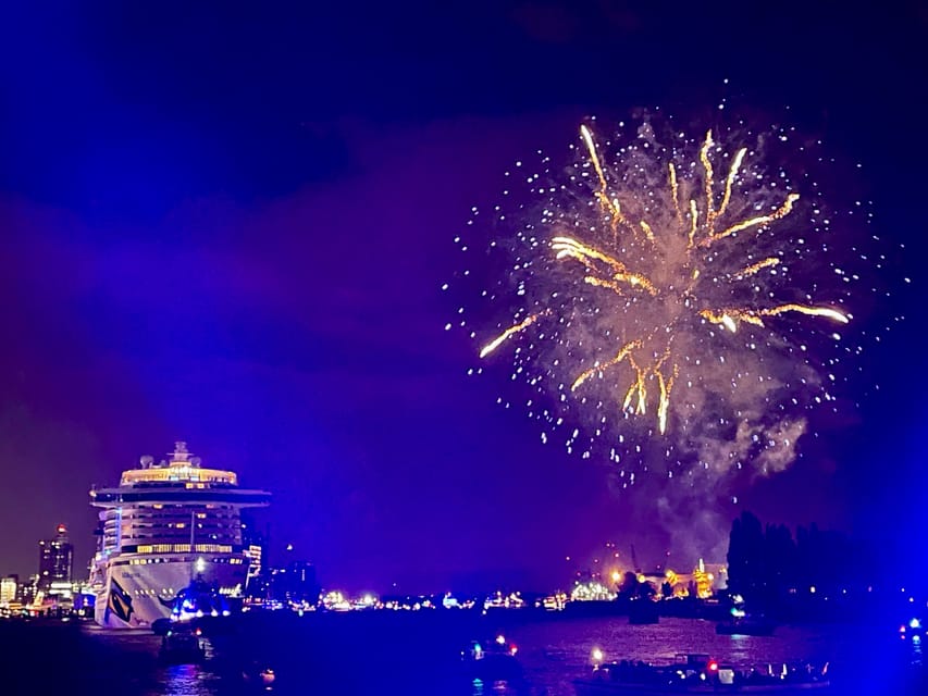 Hamburg: New Years Eve Harbour Cruise - German commentary and the language question