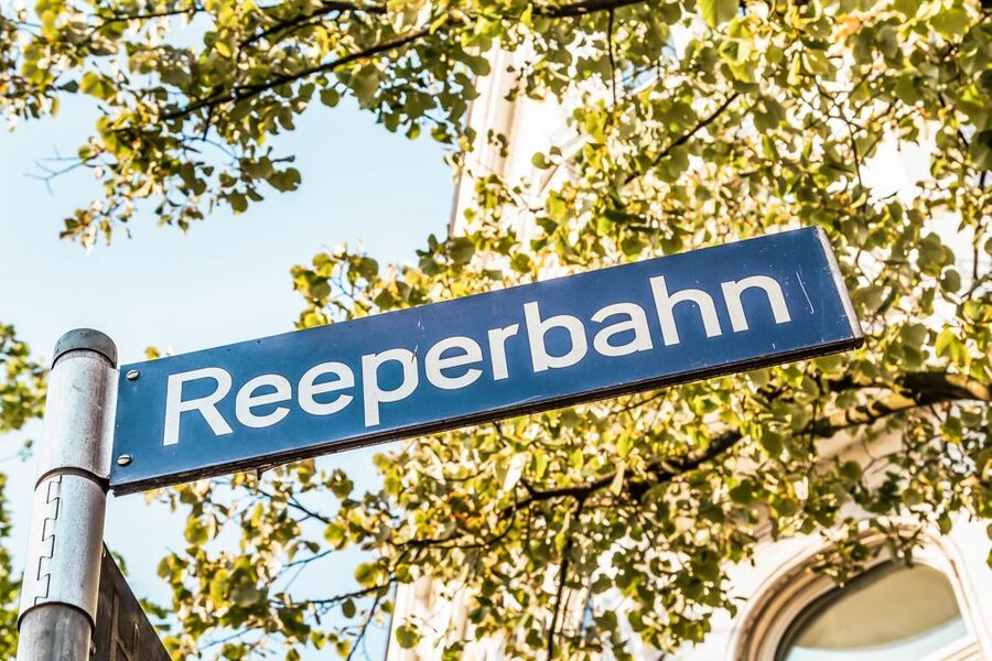 Hamburg: Night Watchman's Tour of St. Pauli in German - The Ritze stop and the €3 schnapps