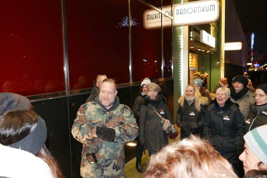 Hamburg: Olivia Jones Tour with Iconic Barker Fabian - Meeting Fabian at the Olivia Jones Bar
