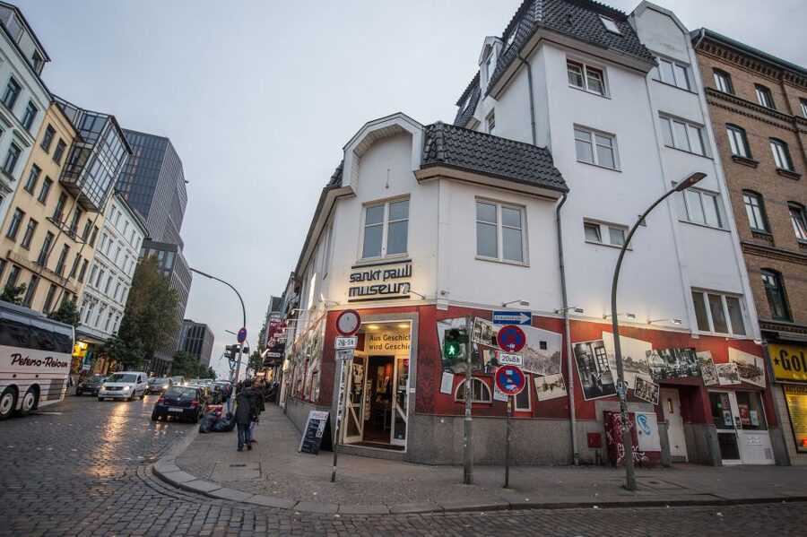 Hamburg: Olivia Jones Tour with Iconic Barker Fabian - Looking Behind an S&M Studio