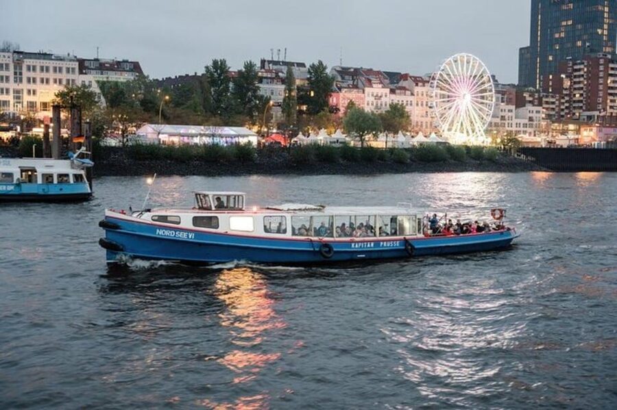Hamburg: One Hour Traditional Harbor Cruise - Locks, canals, and the changing route