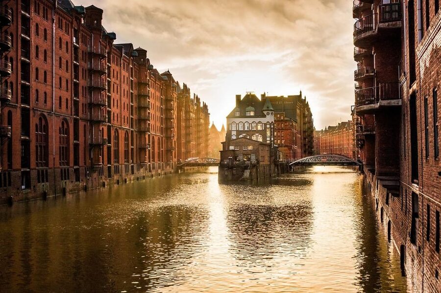 Hamburg: One Hour Traditional Harbor Cruise - What one hour can realistically show you
