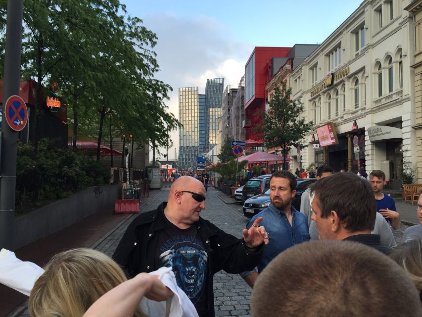 Hamburg: Original Kiez Tour in German with Eddy Kante - Olivia Jones Bar and the included liqueur