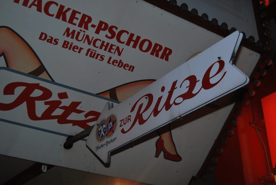 Hamburg: Private 1.5-Hour Walking Tour of St. Pauli - Starting at St. Pauli station