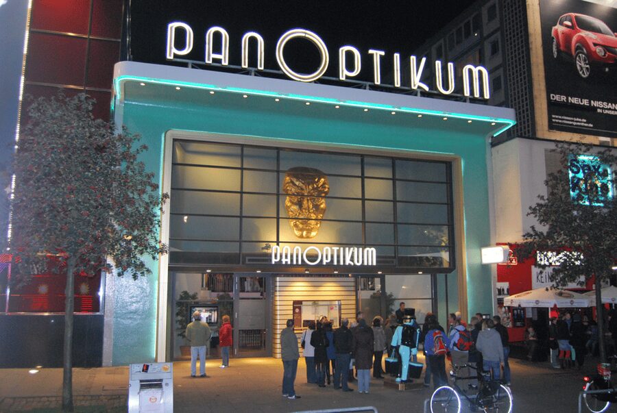 Hamburg: Private 1.5-Hour Walking Tour of St. Pauli - Reading the Reeperbahn beyond the neon