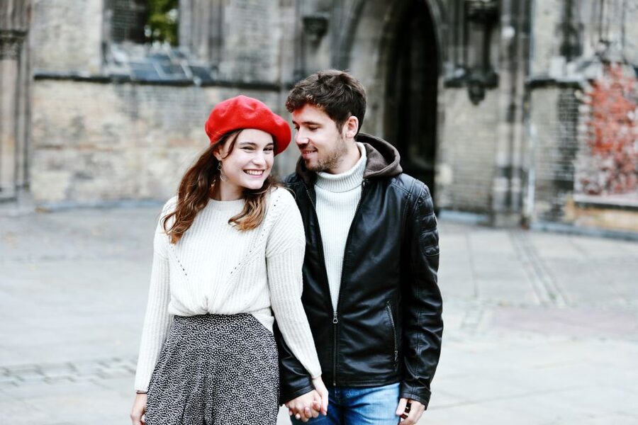 Hamburg: Private Couples' Photoshoot and Walking Tour - Choosing between Apple Jungfernstieg and Beatles-Platz