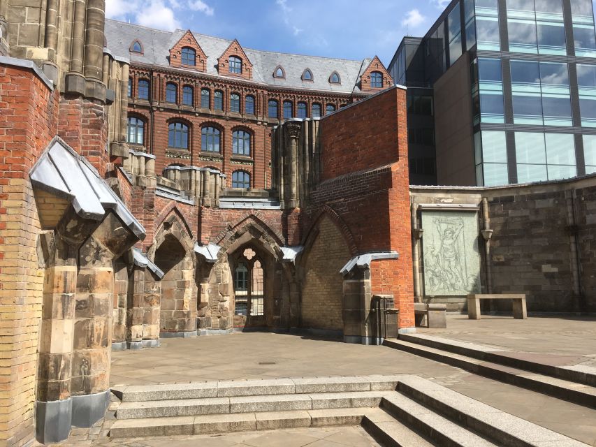 Hamburg: Private Tour Down Town around City Hall - What the private format adds
