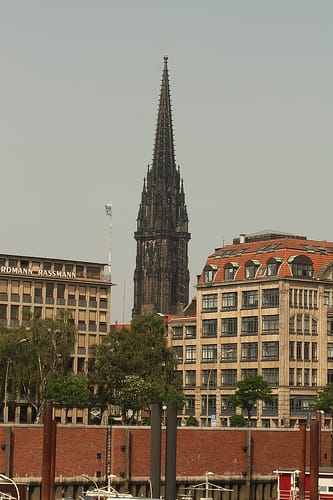 Hamburg: Private Tour Down Town around City Hall - Languages, timing, and cancellation