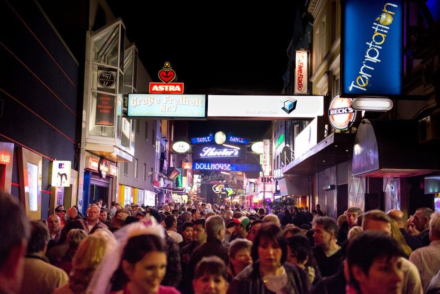 Hamburg: Private Tour Red Light District Walking Tour - Seeing St. Pauli beyond the neon
