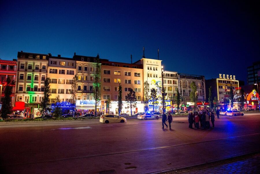 Hamburg: Private Tour Red Light District Walking Tour - What the private format is worth