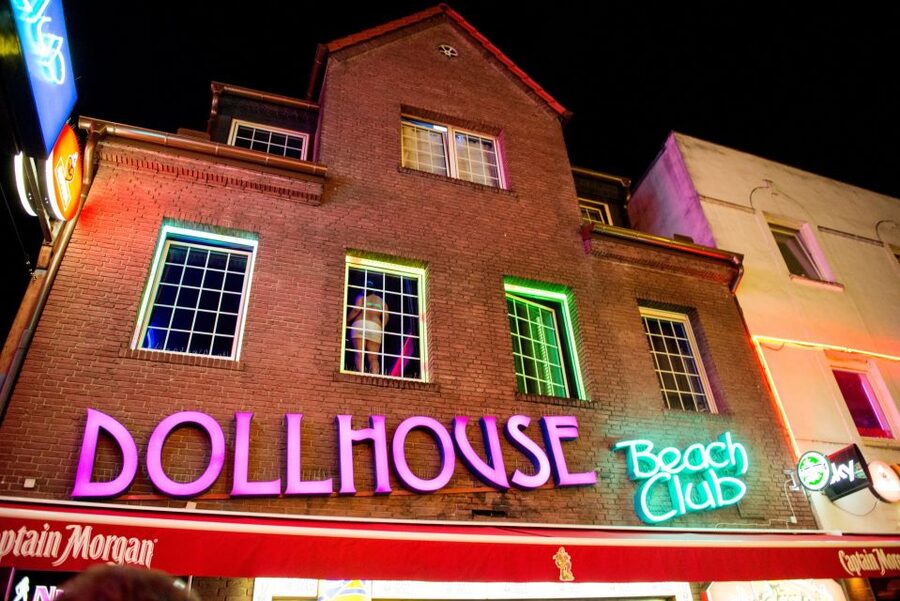 Hamburg: Private Tour Red Light District Walking Tour - Who should book this St. Pauli walk