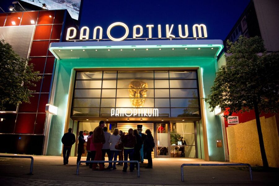 Hamburg: Private Tour Red Light District Walking Tour - Reeperbahn: Hamburg’s famous strip