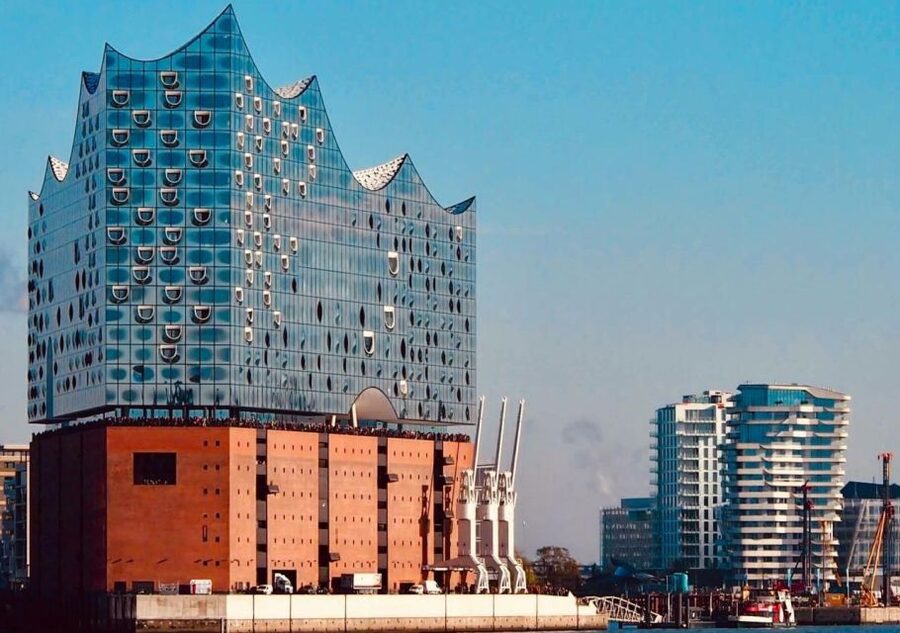Hamburg: Private Tour UNESCO Speicherstadt and HafenCity - Starting at Meßberg, with Hamburg’s past in view